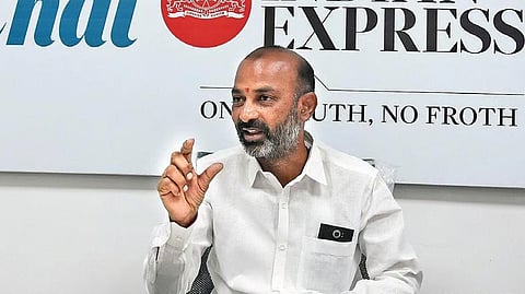 மாவோயிஸ்டுகளுடன் பேச்சுவாா்த்தைக்கு இடமில்லை!
மத்திய உள்துறை இணையமைச்சா் திட்டவட்டம்