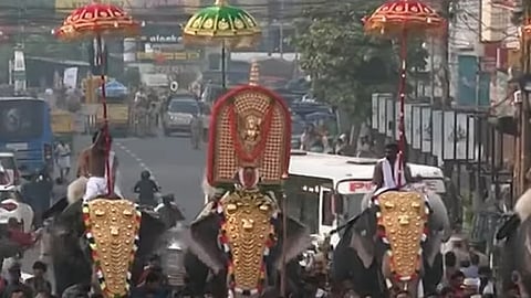 திருச்சூரில் பூரம் திருவிழா கோலாகலம்!
