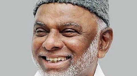 கே.எம். காதா் மொகிதீன்.