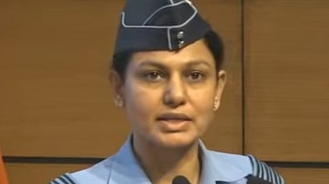 விங் கமாண்டா் வியோமிகா சிங்