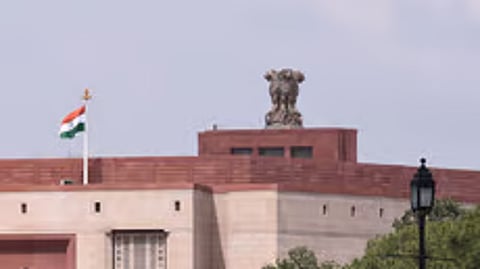 பாதுகாப்பு அதிகாரிகளுக்கு
அவசரகால கொள்முதல் அதிகாரம்: மாநிலங்களுக்கு மத்திய அரசு அறிவுறுத்தல்