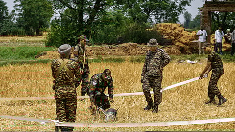 எல்லையில் பாதுகாப்புப் படையினர்