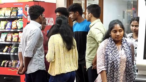 காஷ்மீரிலிருந்து 38 தமிழக மாணவர்கள் தில்லி திரும்பினர்!