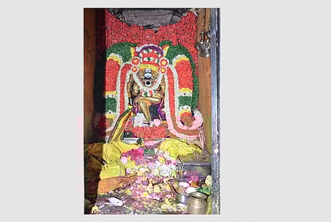 தங்ககவச அலங்காரத்தில் குருபகவான்.