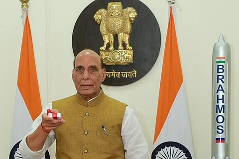 பிரம்மோஸ் ஏவுகணைகள் தயாரிப்பு பிரிவை தொடங்கி வைத்த பாதுகாப்புத் துறை அமைச்சர் ராஜ்நாத் சிங் .