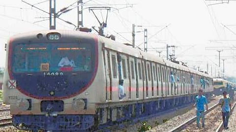 புறநகர் மின்சார ரயில்