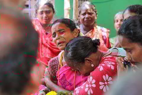 பஞ்சாபில் கள்ளச்சாராயம் குடித்த 15 பேர் பலி! 6 பேர் கவலைக்கிடம்!