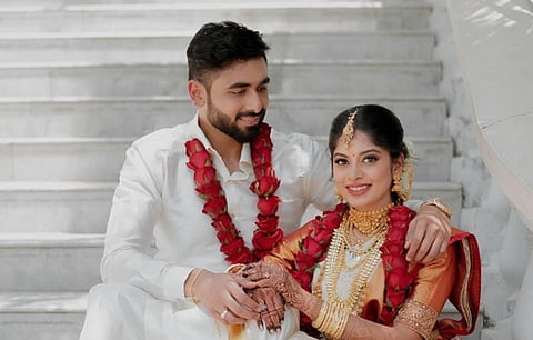 தர்ஷனா அசோகன் - அபிஷேக்