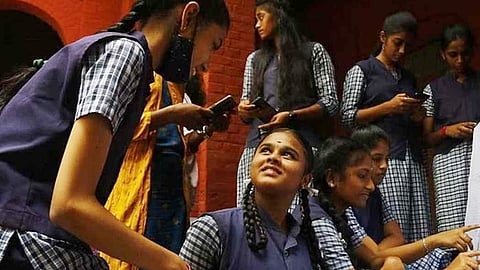 மாணவிகள்...