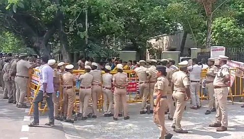 சென்னை காவல் ஆணையர் அலுவலகத்தில் பெண் தீக்குளிக்க முயற்சி!