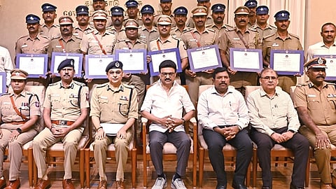 காவல் துறையினருடன் முதல்வர் மு.க. ஸ்டாலின்