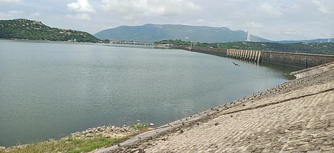 மேட்டூர் அணைக்கு நீர்வரத்து வினாடிக்கு 6,896 கன அடியாக அதிகரித்துள்ளது.