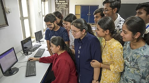 திசையைத் தீா்மானிக்கும் தருணம்!