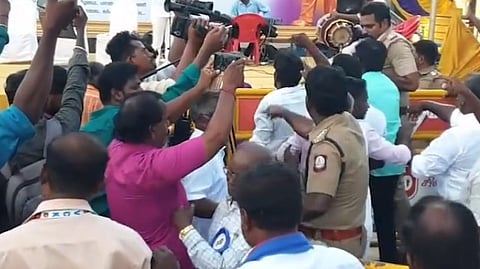 அம்பேத்கர் சிலை திறப்பு விழாவில் திமுக பாடல்! கொந்தளித்த சிறுத்தைகள்!