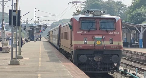 64-year-old woman pushed off running train, robbed in Kerala