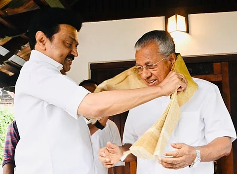 கேரள முதல்வர் பினராயி விஜயன் - தமிழ்நாடு முதல்வர் மு.க.ஸ்டாலின்