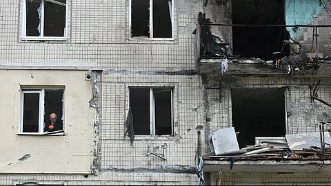 ரஷிய தாக்குதலில் கிவ்வில் சேதமடைந்த கட்டடம்.