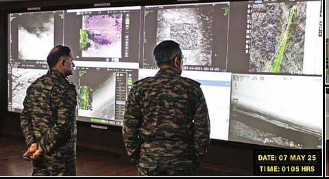 வார் ரூம் புகைப்படங்கள்