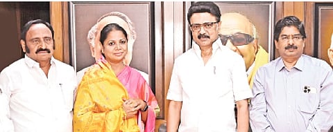மாநிலங்களவை வேட்பாளர்களாக அறிவிக்கப்பட்டதையடுத்து, அண்ணா அறிவாலயத்தில் முதல்வர் மு.க.ஸ்டாலினை புதன்கிழமை சந்தித்து வாழ்த்து பெற்ற (வலமிருந்து) பி.வில்சன், ரொக்கையா மாலிக் (எ) கவிஞர் சல்மா, எஸ்.ஆர்.சிவலிங்கம்,