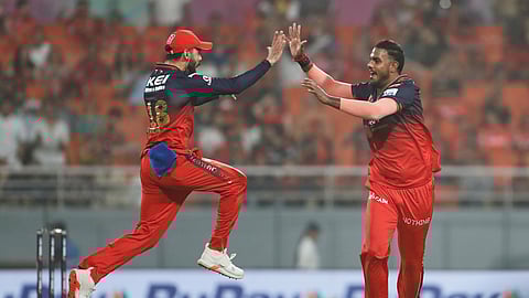 ஆர்சிபி அபார பந்துவீச்சு; விக்கெட்டுகளை இழந்து திணறும் பஞ்சாப் கிங்ஸ்!