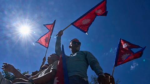 நேபாளத்தில் குடியரசு ஆட்சிக்கு எதிராக மன்னராட்சி ஆதரவாளர்கள் பேரணி நடத்தியுள்ளனர்.