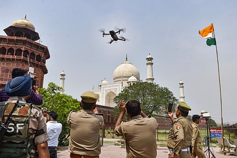தாஜ் மஹாலுக்கு ட்ரோன் எதிா்ப்பு அமைப்பு பாதுகாப்பு
