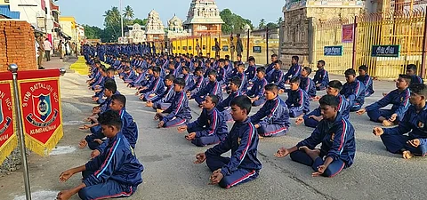 ஆப்ரேஷன் சிந்தூர் நிகழ்வை கௌரவிக்கும் வகையில் கும்பகோணத்தில் நடைபெற்ற நிகழ்ச்சியில் பங்கேற்ற 500-க்கும் மேற்பட்ட என்சிசி மாணவர்கள்.