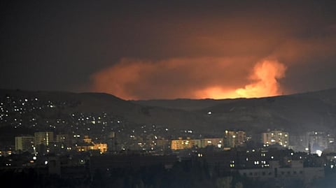 சிரியாவின் கடலோர மாகாணங்களின் மீது இஸ்ரேல் வான்வழித் தாக்குதல் நடத்தியுள்ளது.