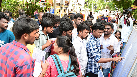 தனியாா் உயா்கல்வி நிலையங்களில் இடஒதுக்கீடு அளிக்க சட்டம்: மத்திய அரசுக்கு காங். வலியுறுத்தல்