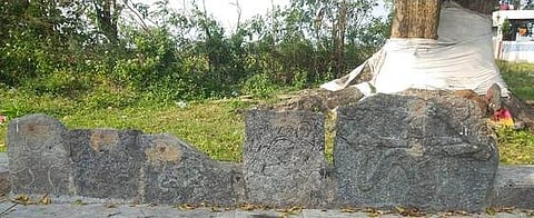 பொன்னேரி அருகே ஆவூா் கிராமத்தில் கண்டுபிடிக்கப்பட்ட நடுக்கற்கள்.