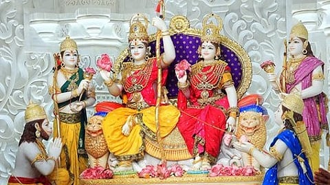 ராம ஜென்ம பூமி கோயில் வளாகத்தில் அமைக்கப்பட்டுள்ள ஸ்ரீ ராம தா்பாா் சந்நிதியில் காட்சியளிக்கும் ஸ்ரீ ராஜா ராமா்.