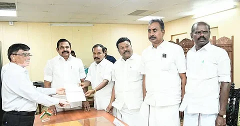 அதிமுக வேட்பாளர்கள் வேட்புமனு தாக்கல்.