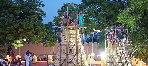 திருச்செந்தூர் சிவன் கோயிலில் கும்பாபிஷேகத்தையொட்டி நடந்த விமான அபிஷேகம்.