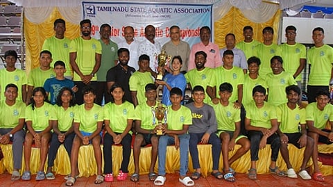 ஓட்டுமொத்த சாம்பியன் ஏசஸ் அணியினா்.