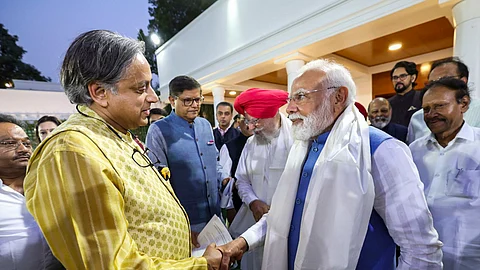 வெளிநாடு சென்ற எம்பிக்களுடன் பிரதமர் மோடி சந்திப்பு!