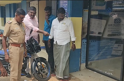 கும்பகோணம் அருகே வங்கி ஏடிஎம் மையம் முன்பு அதிக சத்தத்துடன் வெடித்த மர்ம பொருள் குறித்து போலீசார் விசாரணை