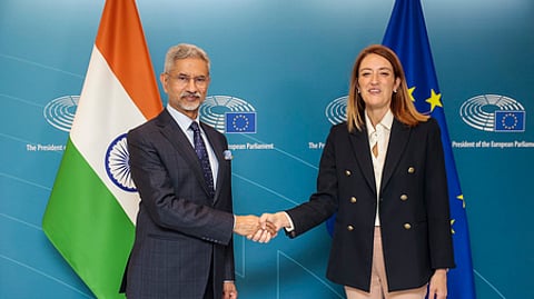 பிரஸ்ஸல்ஸில்  ஐரோப்பிய ஒன்றிய நாடாளுமன்ற தலைவா் ராபா்ட்டா மெட்சோலாவை சந்தித்த வெளியுறவு அமைச்சா் எஸ்.ஜெய்சங்கா்.