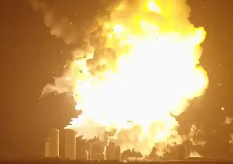 Big explosion rocks Elon Musks SpaceX base during Starship testing