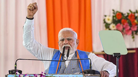 பொதுக் கூட்டத்தில் உரையாற்றிய பிரதமர் மோடி.