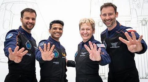 ஆக்ஸியம்-4 திட்டத்தின் கீழ் விண்வெளிப் பயணம் மேற்கொள்ளவிருக்கும் சுபான்ஷு சுக்லா .