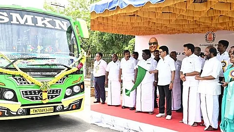 புதிய விரிவான சிற்றுந்துகள் திட்டத்தை கொடியசைத்து தொடங்கி வைத்த தமிழக முதல்வா் மு.க. ஸ்டாலின்