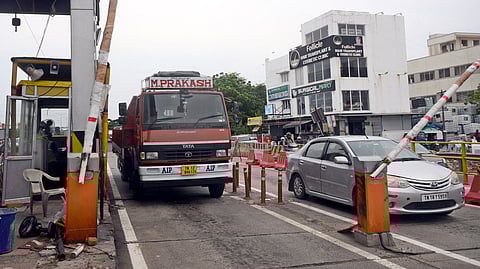 சுங்கச்சாவடி