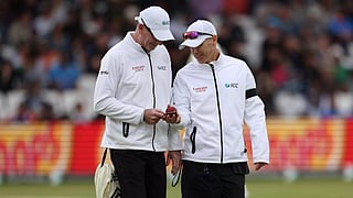 ஐசிசி நடுவர்கள்.