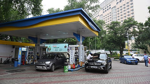 இந்தியாவில் ஒரு லட்சம் பெட்ரோல் நிலையங்கள்: அமெரிக்கா, சீனாவை அடுத்து 3-ஆவது இடம்