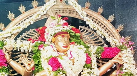 சிறப்பு அலங்காரத்தில் திருமலைராயன்பட்டினம் ஜடாயுபுரீஸ்வரா் கோயில் நடராஜா்.