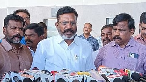 அதிமுகவை தோழமைக் கட்சியாகப் பாா்க்கிறாரா விஜய்? தொல்.திருமாவளவன் கேள்வி