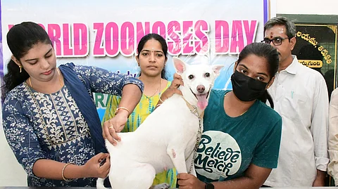 திகைப்பில் மக்கள் மன்றம்