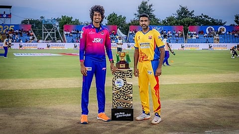 டிஎன்பிஎல் இறுதிப்போட்டி: திண்டுக்கல் டிராகன்ஸ் பந்துவீச்சு!