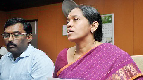 சேலம் மாவட்ட ஆட்சியா் ரா.பிருந்தாதேவி.