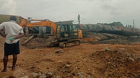 திருவள்ளூர் அருகே சரக்கு ரயில் தீ பிடித்து விபத்து: மீட்புப் பணிகள் மும்முரம்!